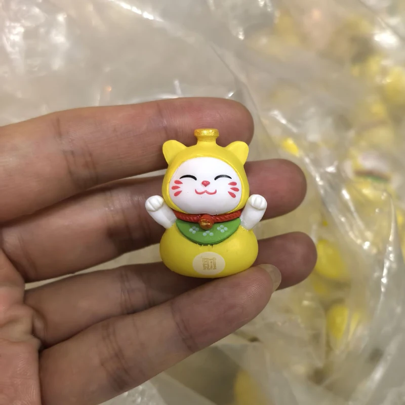 Surpresa gato da sorte fortuna gato animal de estimação ouro amarelo maneki neko gatinho figura sólida anime modelo 3d brinquedo limitado coletar presente para criança