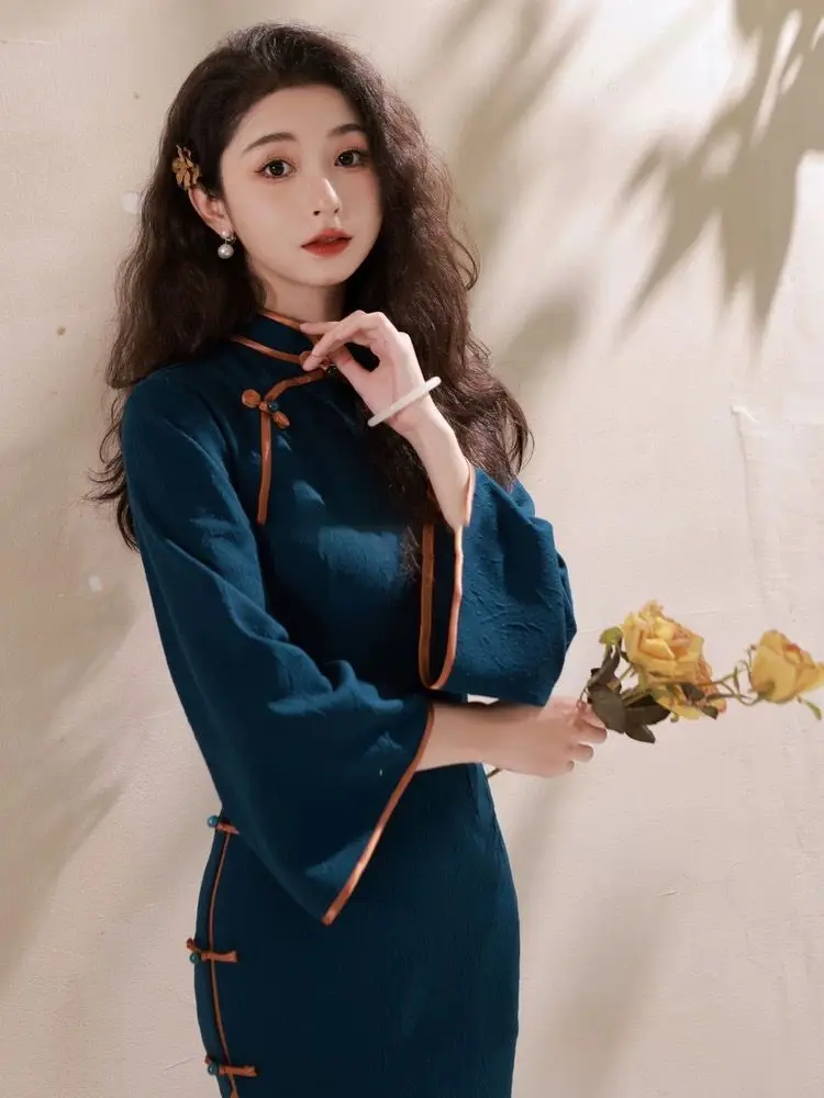 Vintage Long Sleeved Buckle Jacquard Cheongsam New Style Chinese Style Slim Solid Color Stand Collar Simple Modern Dress Qipao