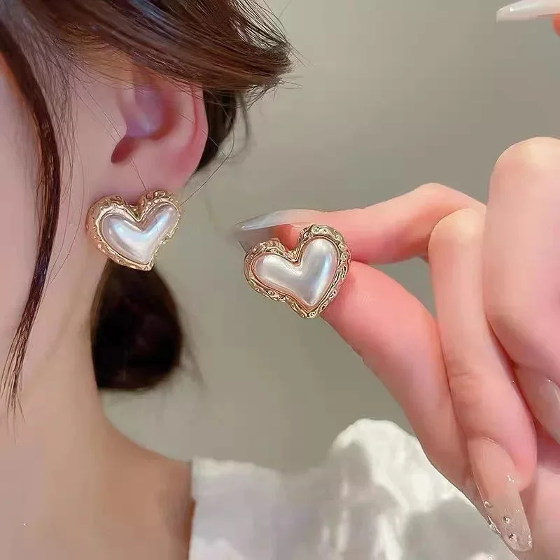 Korean Fashion Silver Needle Pleated Pearl Mermaid Stud Earrings for Women Simple Temperament Heart Earring Valentines Day Gift