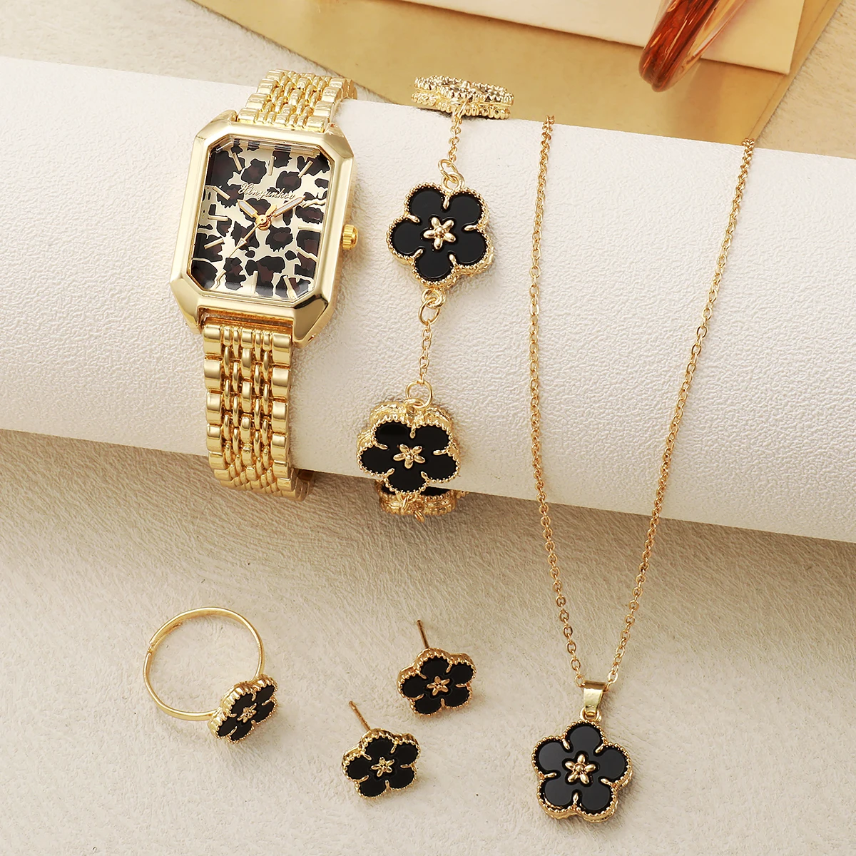 

Элегантные золотые прямоугольные часы и набор украшений Black Clover | Цветочный циферблат | Романтический подарочный набор из 5 предметов для женщин