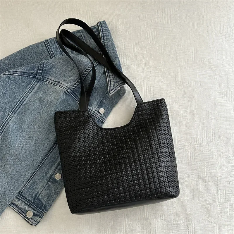 Commuter tote bag, high-end textured plaid, fashionable and popular shoulder bag, large-capacity women's bag.