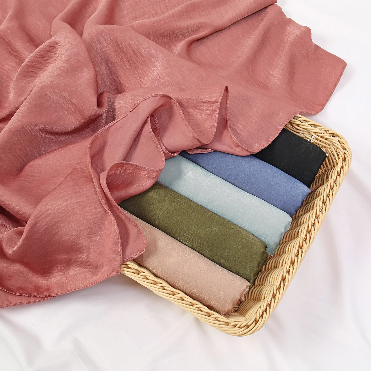 

New Crinkle Satin Scarf Women Silk Feeling Hijab Shawl Muslim Glitter Shimmer Headscarf Solid Color Stoles Luxury Head Wraps
