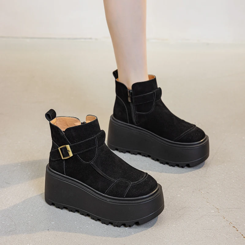 

Unisex hiking boots Walking and leisure shoes Comfortable, versatile, stylish and durable Casual hiking boots and trainers