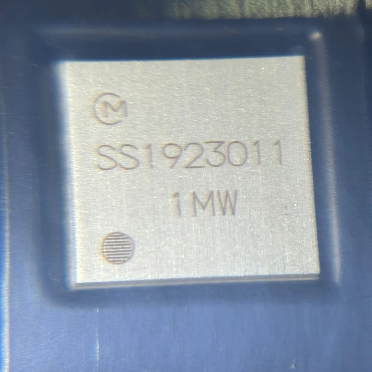 

LBEE5HY1MW-230 surface mount SMD silk-screened 1MW original genuine WiFi module IC chip integrated circuit