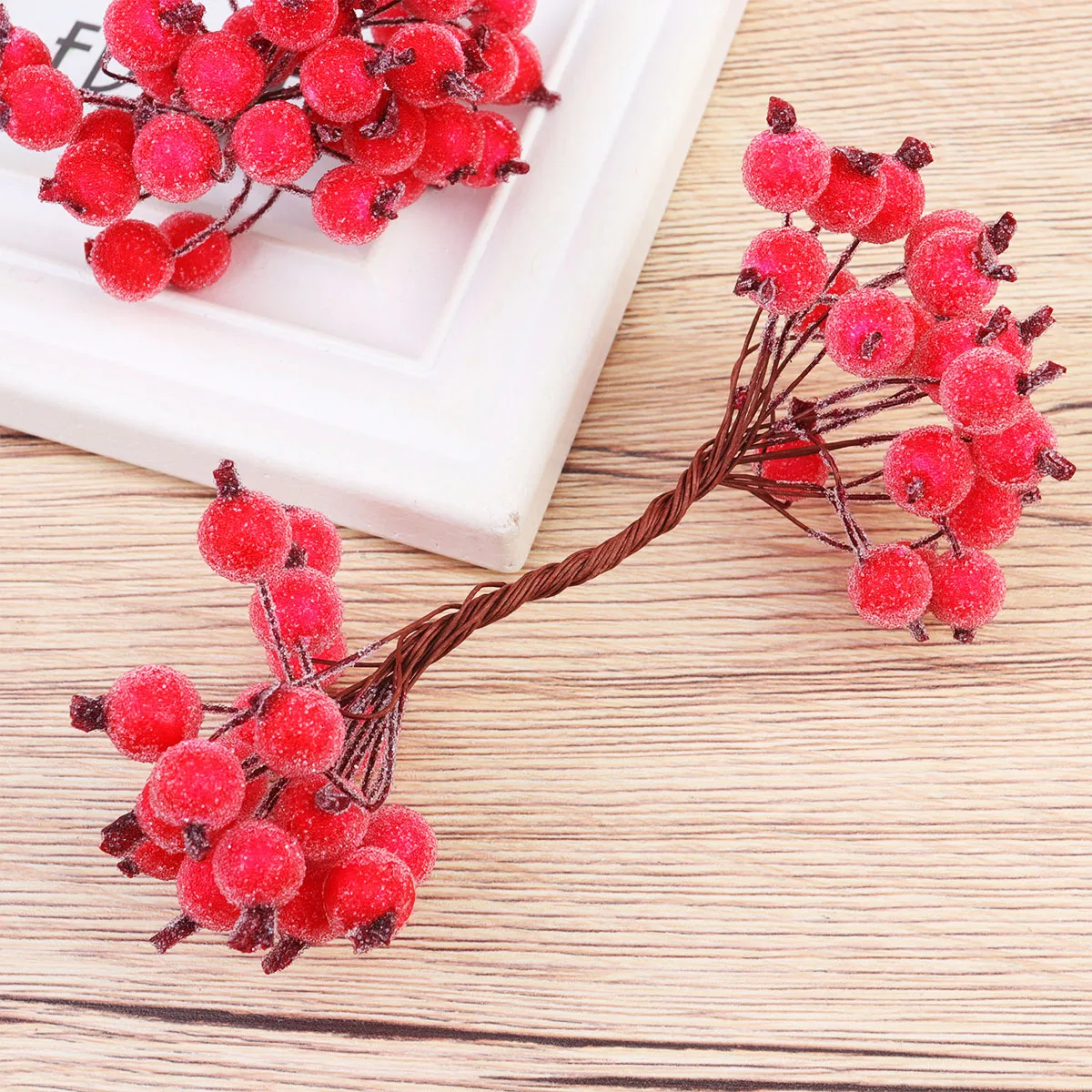 

400 Pcs Simulated Small Berries Artificial Berry Ornament Christmas Garland Berry Ornament Decorations DIY Accessories