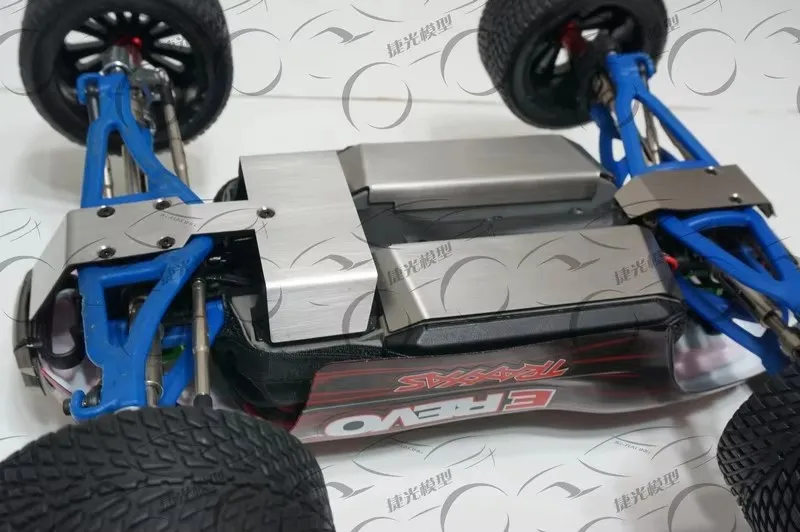 แผ่นป้องกันแชสซีสแตนเลสความแข็งแรงสูงเกราะป้องกันแชสซีสำหรับ 1/16 TRAXXAS SUMMIT E-REVO SLASH VXL