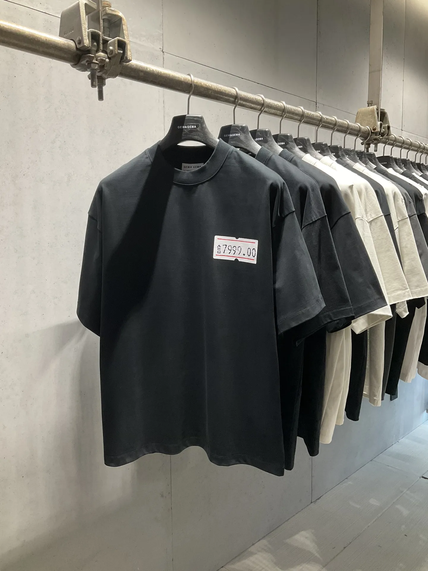 

American Sle Heavyweight GEWAGEMA 2025ss Embroidered round Ne ort Sve T-irt ex Loose Fit Large Size Cotton Tee