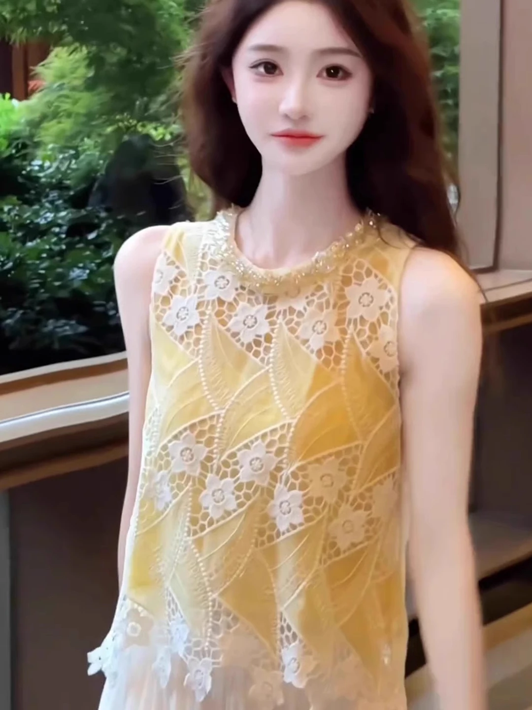 Gelbe, schwer verzierte, runde Ne Svel Weste für Damen, Sommer, Faion, High-End, gerader Schnitt, Overhead-Top, Sinn für Design