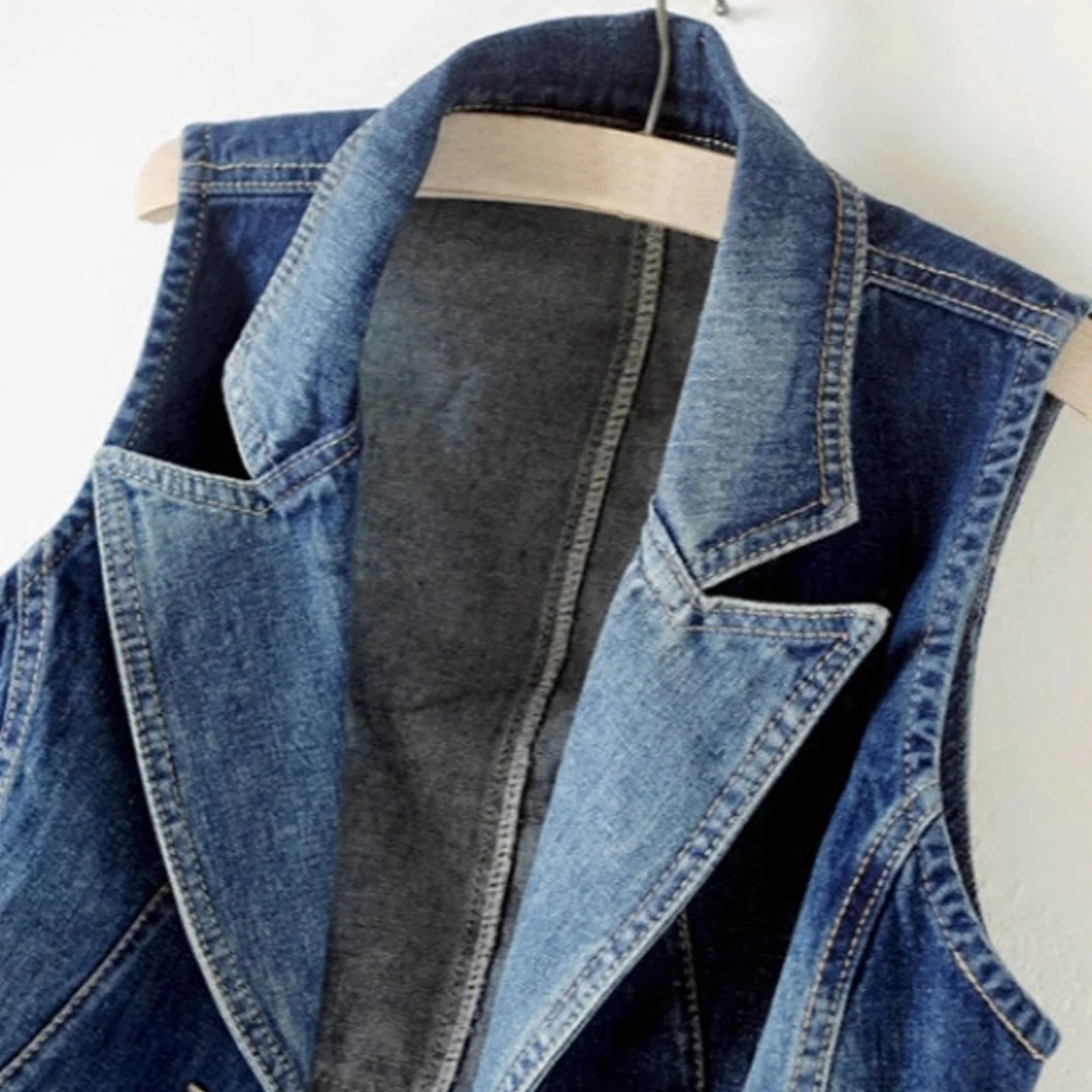 

Stylish Women Denim Tank Top Notch Lapel Sleeveless Front Button-down Slim Jean Vest Cardigan Waistcoat for Daily Out Hiking