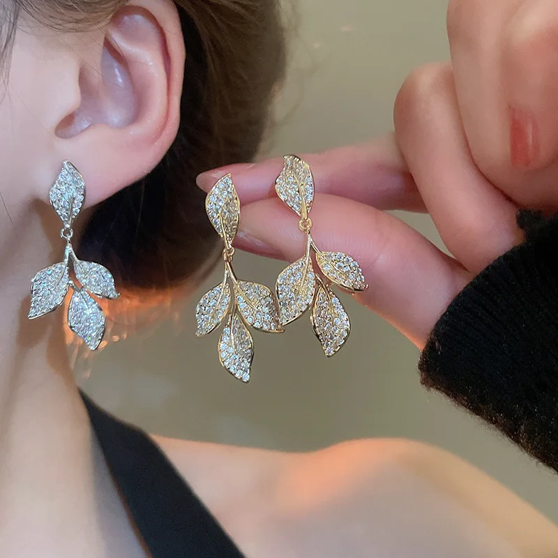 Zircon Leaf Tassel Earrings for Women High-end French Retro Fashion Drop Earring Temperament Versatile Luxury Designer Jewelry