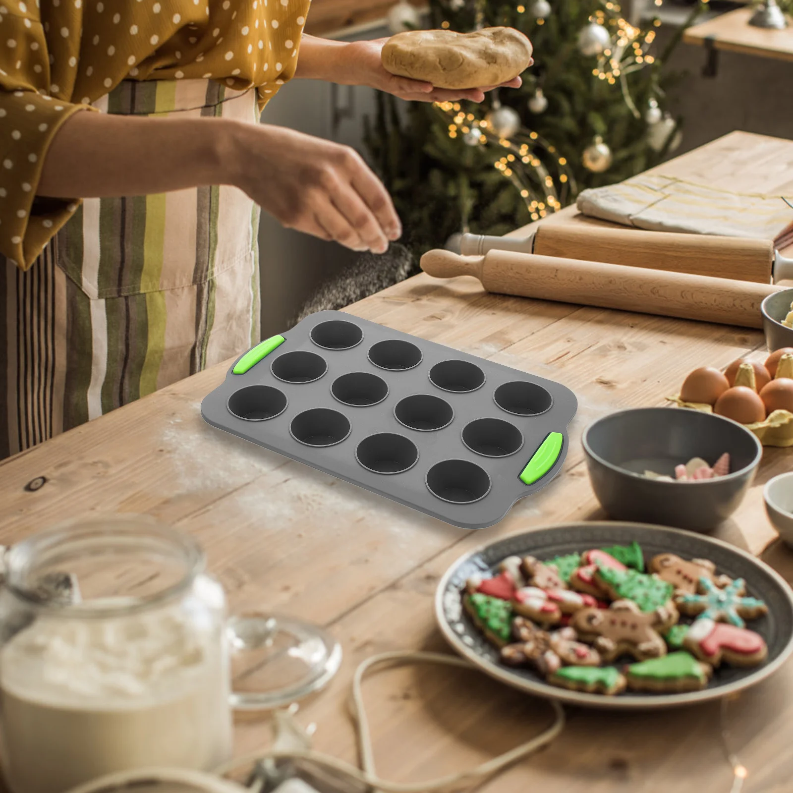 

Multi-Grid Muffin Cup Cake Mold Non-Stick Carbon Steel Baking Pan for Home Kitchen Bakery Quick Release Reusable Dessert Making