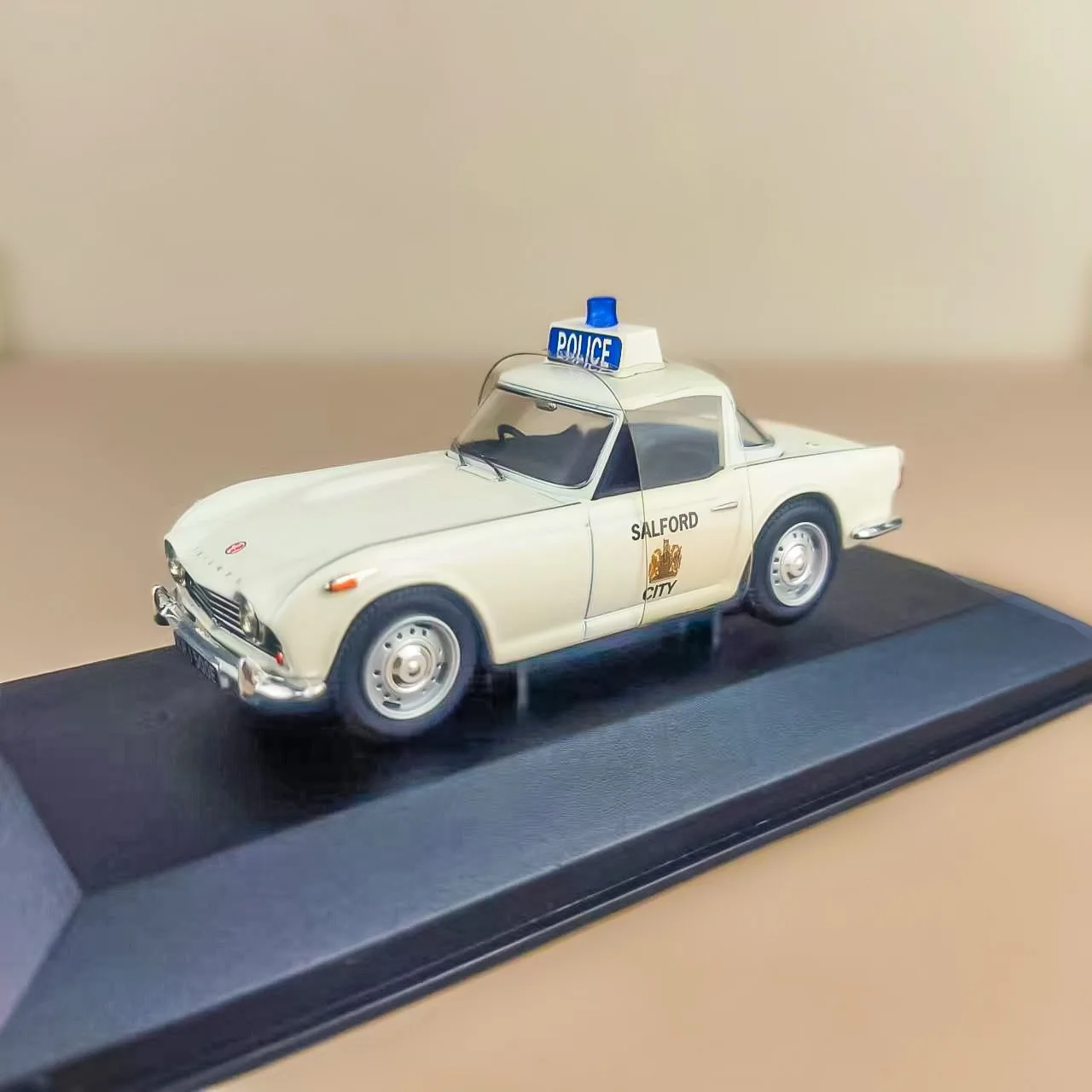 

1/43 Corgi Vanguards VA11507 Triumph TR4A Salford City Police Diecast Car Model