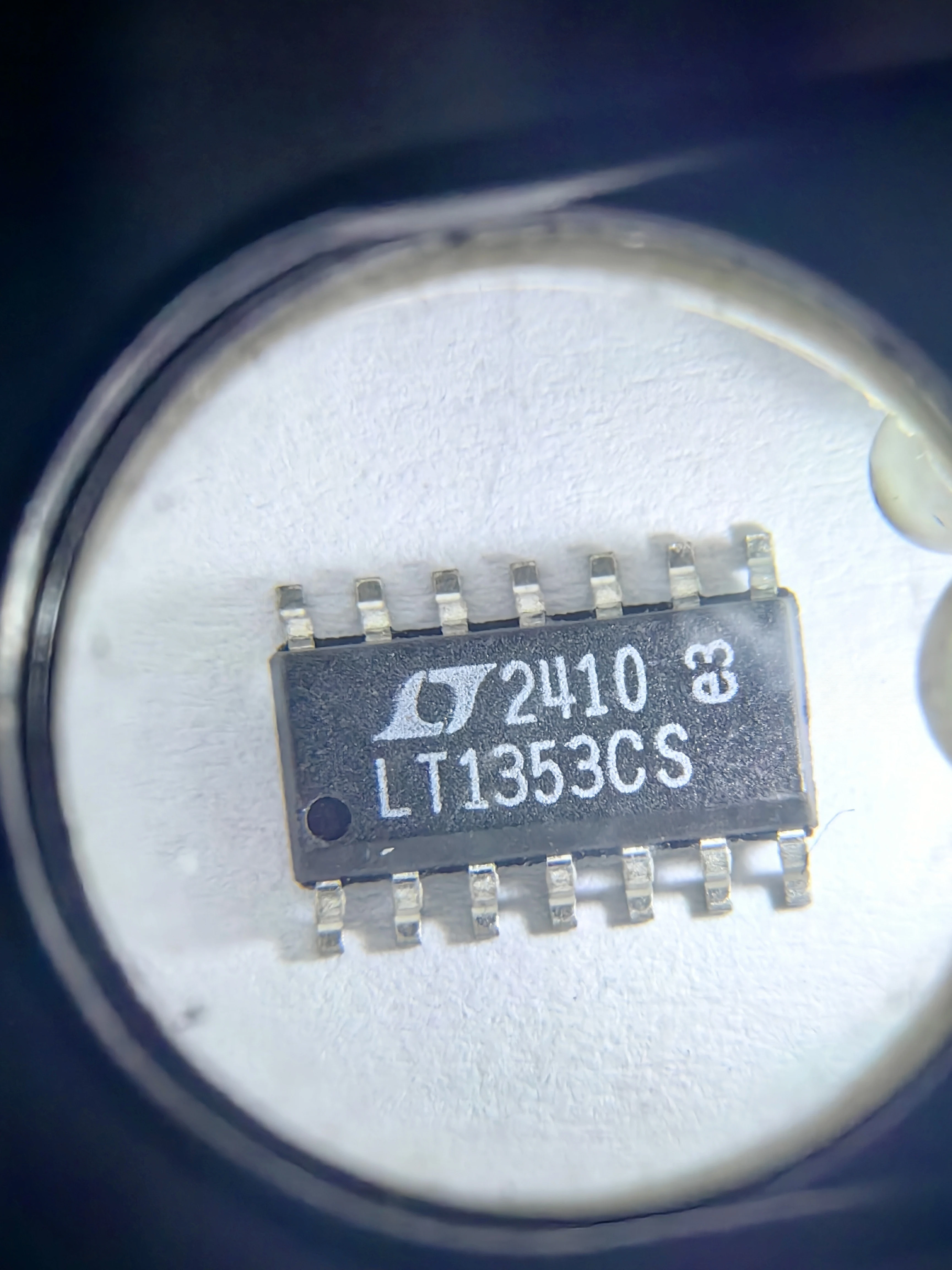 

LT1353CS LT1353 - Dual and Quad 250uA, 3MHz, 200V/us Operational Amplifier