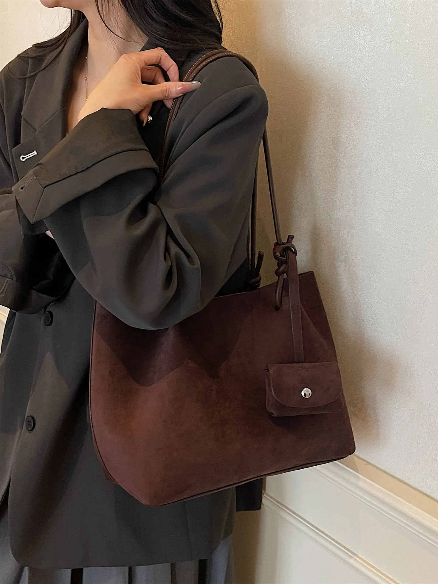 

Korean High-End Velvet Tote Bag Women's Large Capaci Single oulder Bag Faionable Commuting Bag Retro Artistic Sle