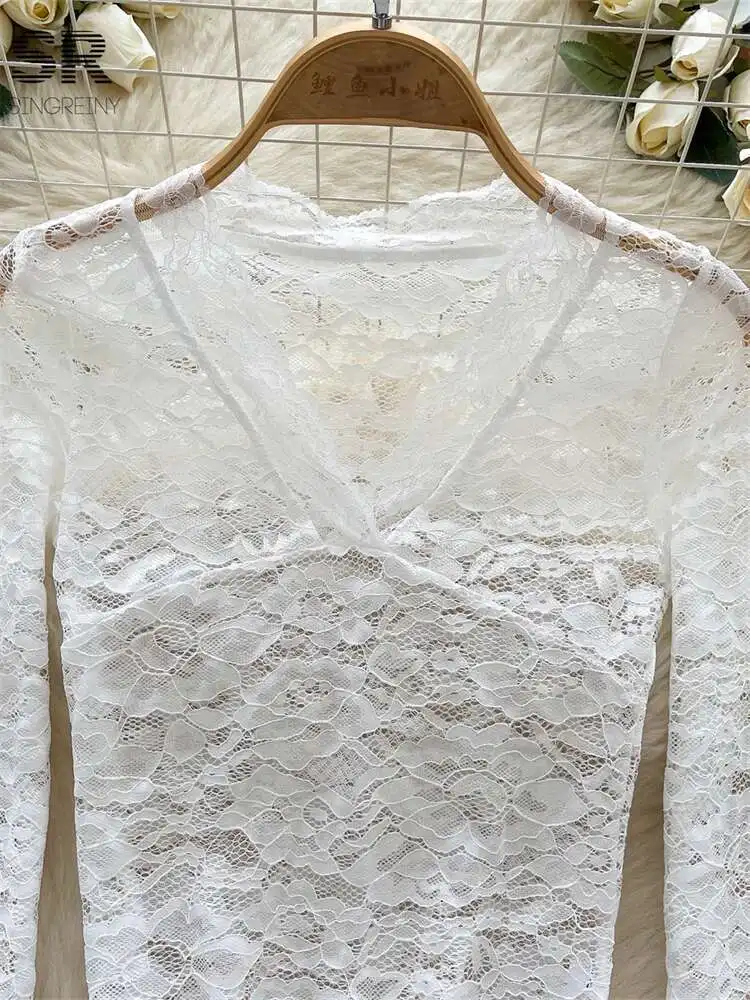 

BabYoung 2025 весенние базовые топы с расклешенными рукавами и v-образным вырезом, тонкие дизайнерские блузки, темпераментные женские прозрачные уличные рубашки, кружевные рубашки