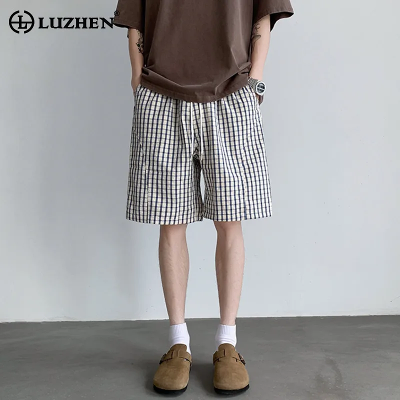

LUZHEN 2025 летние корейские элегантные брюки с эластичной резинкой на талии и пятью очками, мужские новые модные повседневные шорты в клетку с принтом JY3598