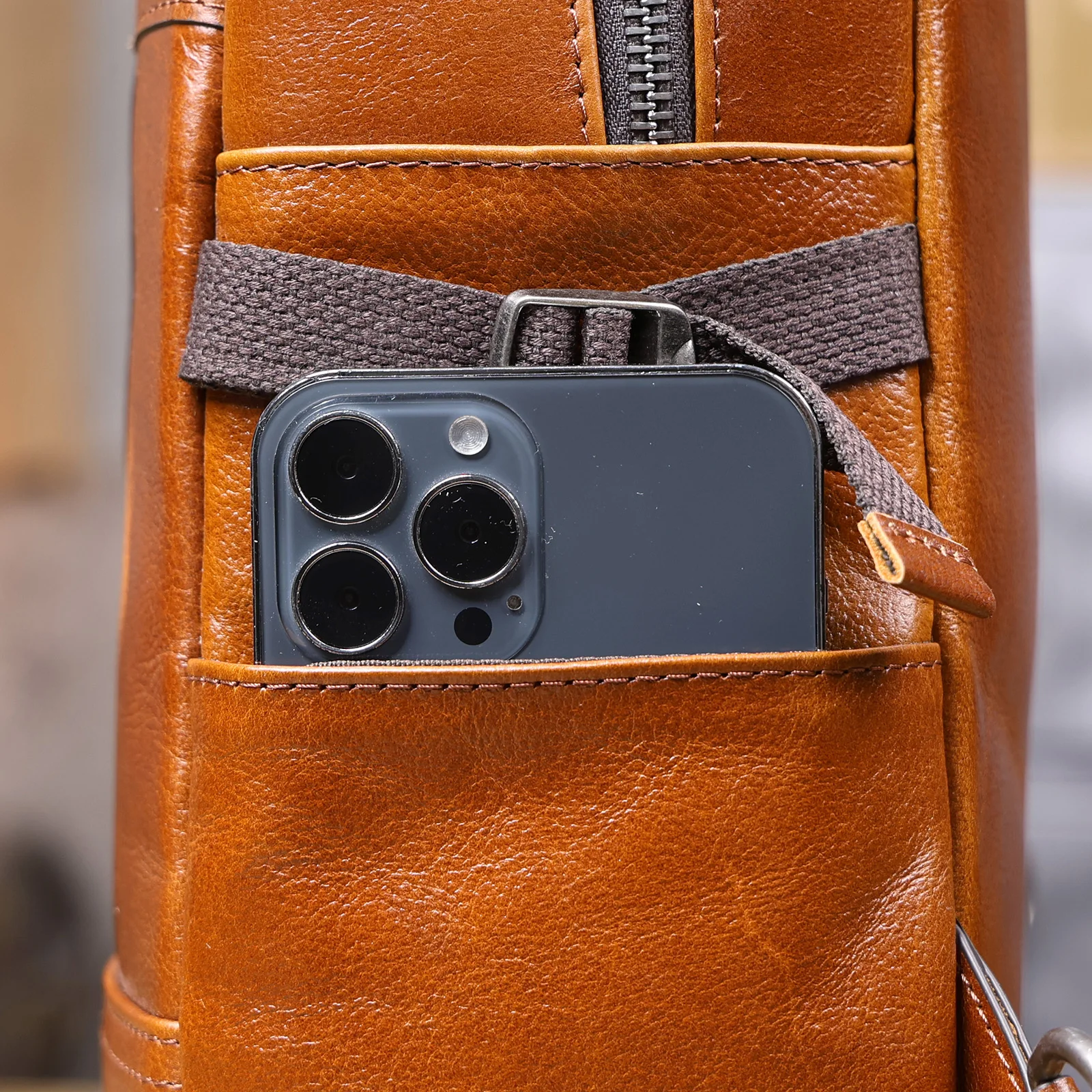 S.WORKER Herren-Umhängetasche aus hochwertigem, pflanzlich gegerbtem Leder, lässige Mode-Brusttasche – Detail 14