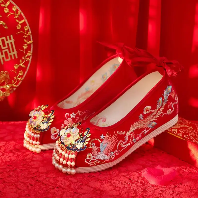 

Женские красные свадебные туфли с вышивкой, туфли Hanfu в этническом стиле на танкетке с неглубоким ремешком на щиколотке и кисточкой из бисера