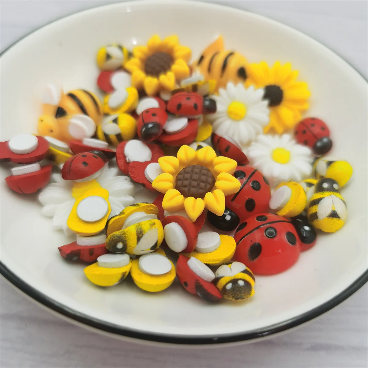 50pcs 13~22mm Self-Adhesive Resin Wood Mixed Bees Ladybugs Daisy Sunflower Flatback Stickers Embellishments For DIY Scrapbooking