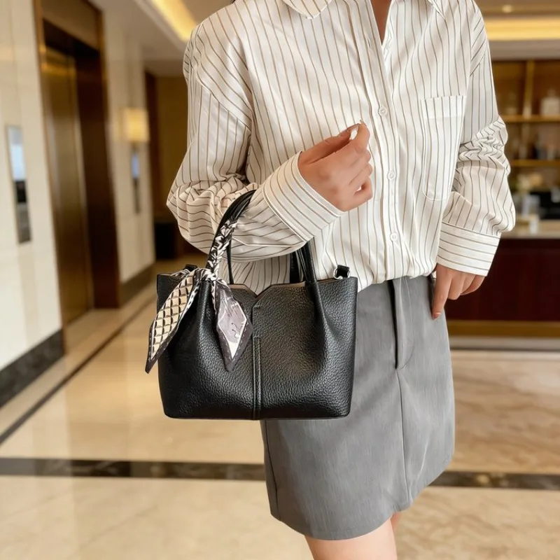 

Soft Leather Ladies Handbag Classic Paris Designer Style Vintage Simple Casual Trendy Crossbody Daily Tote Bag