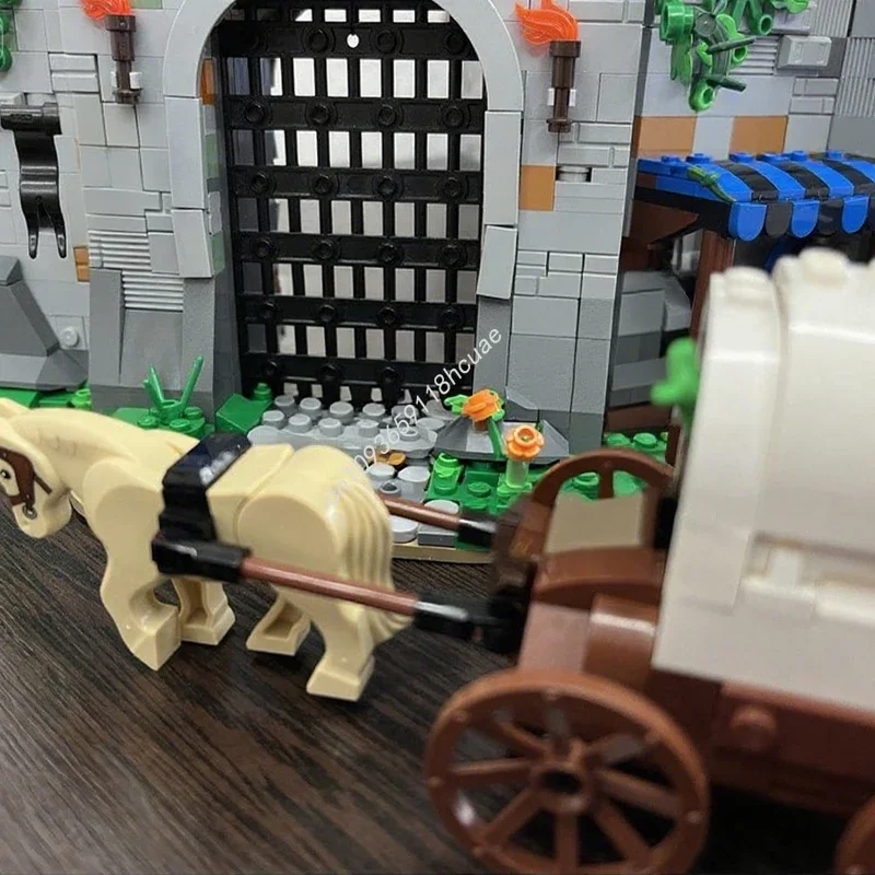 6560ピース MOC モジュール式 ブラックファルコンの城 城の組み立てブロック クリスマス クリエイティブ 手作り DIY ギフト 愛好家へのギフトに最適