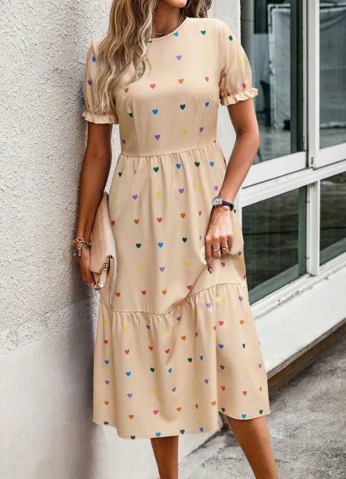 Vestido de manga corta estampado en forma de corazón con falda larga y cuello redondo