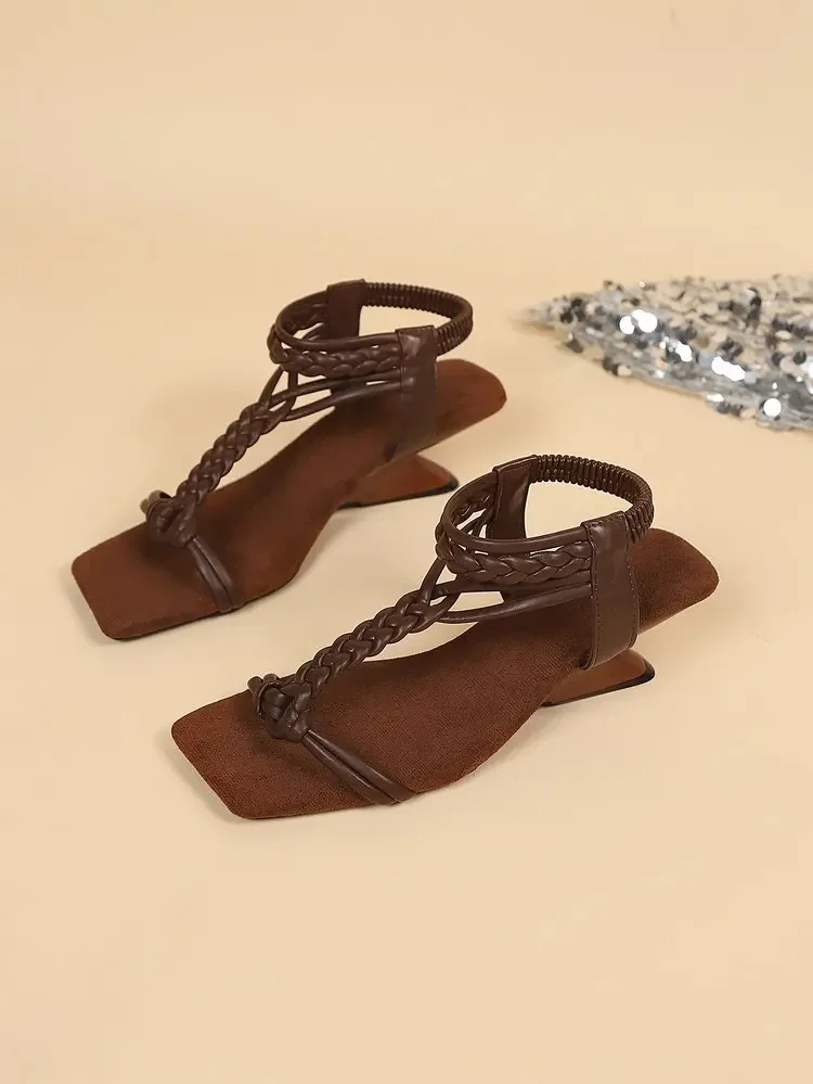 Brand Design Vintage Braune T-Riemen-Sandalen mit eckiger Zehenpartie für Damen – Sommer 2026 Bequeme Urlaubssandalen mit ausgefallenen Absätzen – Detail 38
