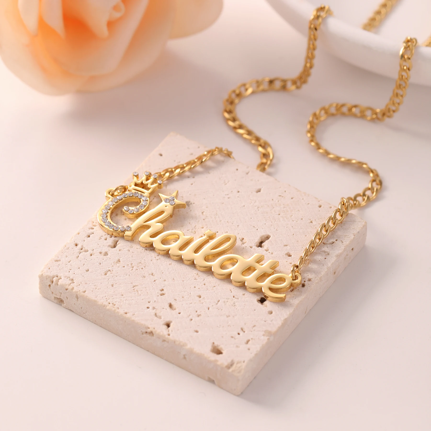 Personalisierte Namenskette mit Krone, 18K vergoldet, Goldstern-Kristall-Namensschild-Anhänger, die Superstar-Namensketten – Detail 4