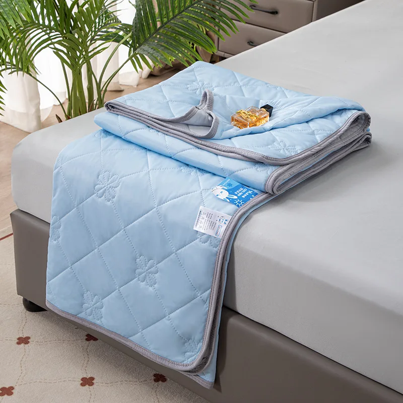 Grade A Cooling Summer Blanket for Bed Soft Breathable King Summer Quilt Queen Air Condition Comforter Lightweight Cool Duvet