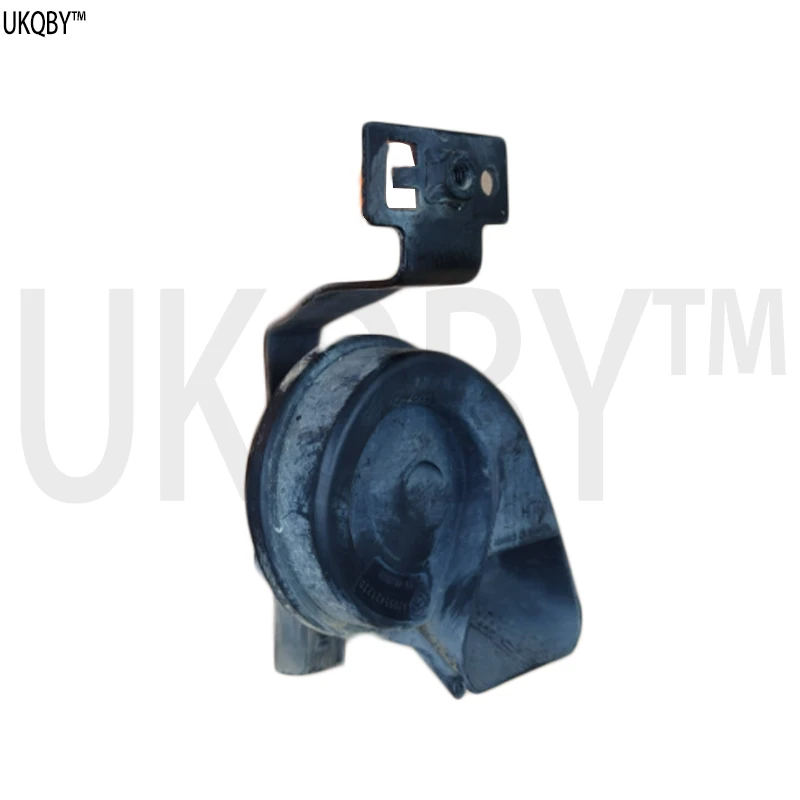 Me rc ed es Be nz A2055421500 horn right front side;  420HZ A2055421600 A2055421220 A2055421320