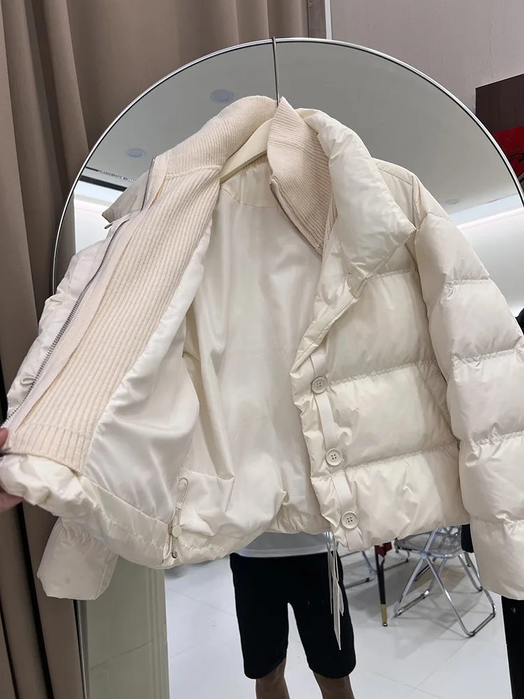 سترة نسائية شتوية جديدة موديل 2025 ذات ياقة ثابتة بلون سادة وبسيطة على الطراز الكوري سترة بيضاء مبطنة للأسفل