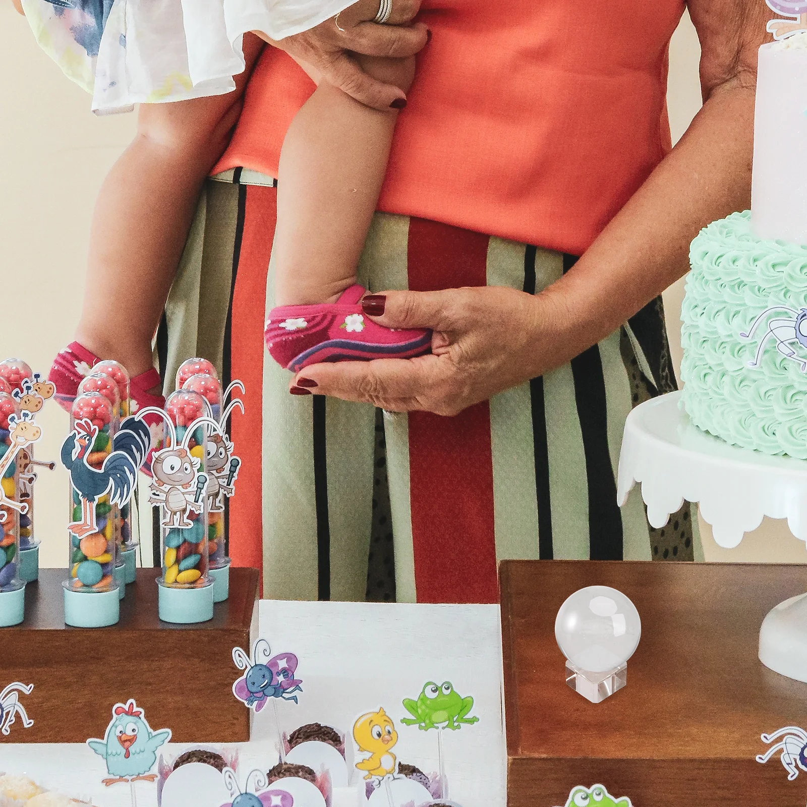 

1Pcs Crystal Ball Ornament Creative Desktop Decor Inner Carved Decoration Stylish Crystal Ball Adornment for Living