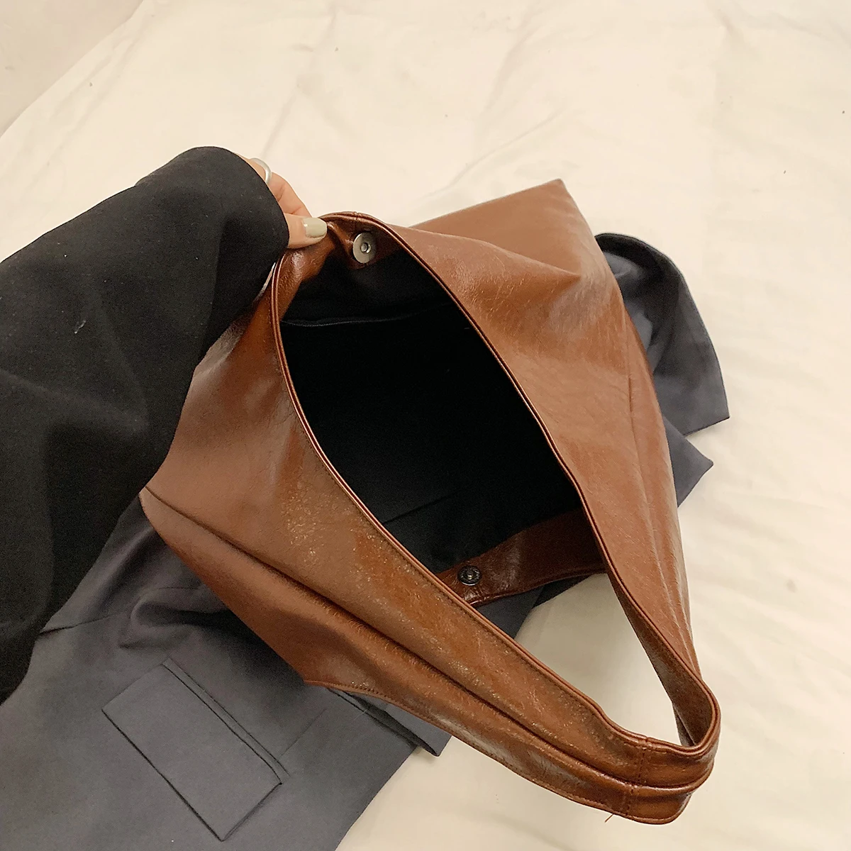 LEFTSIDE Design Large PU Leather Hobo Underarm Bags Lady Winter Shoulder Bag for Women 2024 New Trend Y2K Handbags and Purses