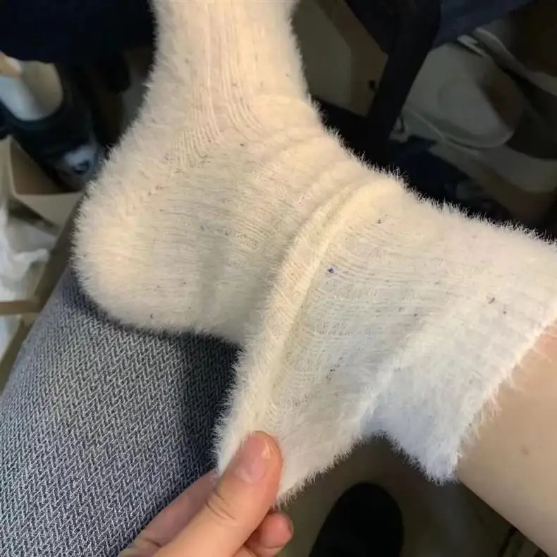 Outono inverno cor sólida pelúcia meados tubo meias quentes e grossos preto branco macio confortável casual senhoras meias