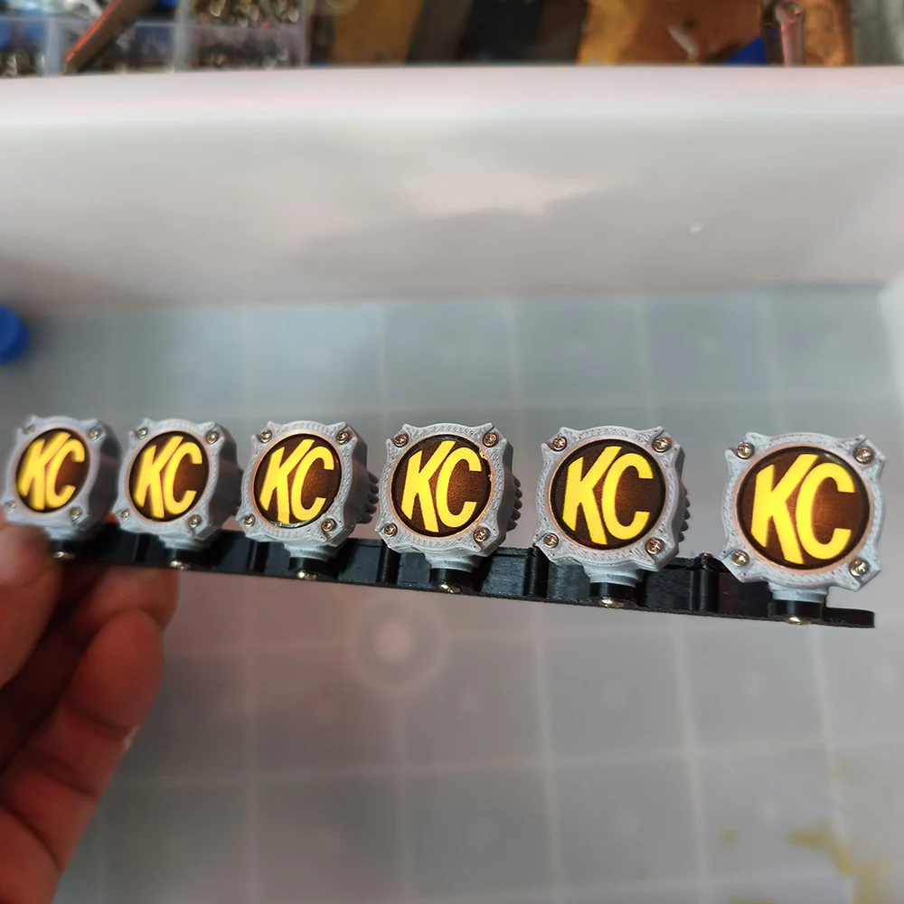 Projecteur LED de toit simulé KC, lumière supérieure pour voiture sur chenilles 1/10 RC TRX4 Defender Bronco AXIAL SCX10 90046 RC4WD D90 Jeep TRX6 G63