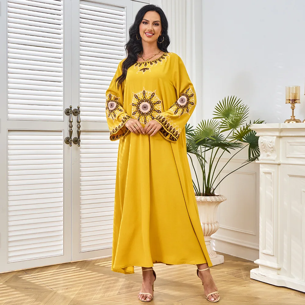 

Мусульманская женская Абая Ближневосточного Дубая 2025: новое вечернее платье с длинными рукавами и круглым вырезом с вышивкой турецкого и абайя.