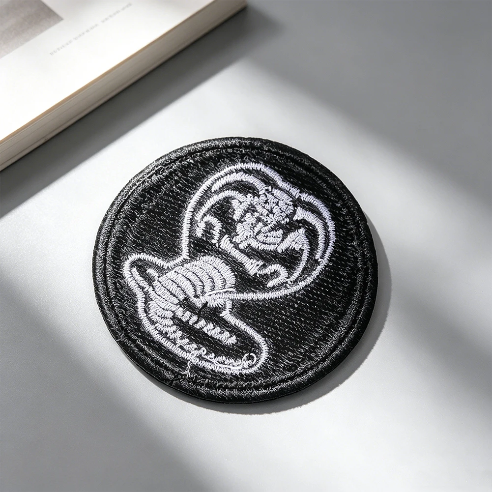 Cobra Skull bestickter Aufnäher zum Aufbügeln oder Aufnähen für Jacke, Hut, Rucksack, Jeans, Dark Gothic Biker Stickerei Applikation Geschenk – Detail 3