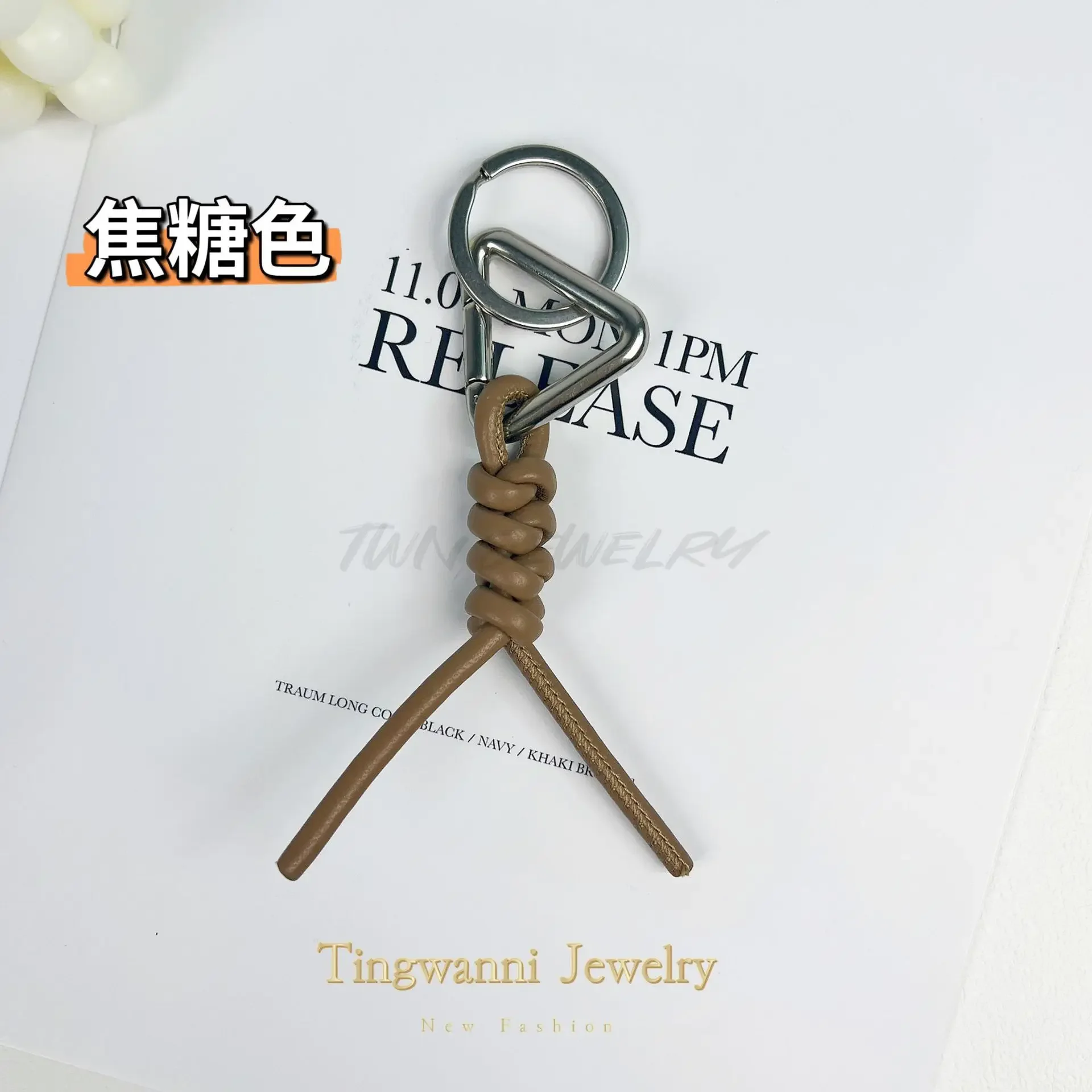 New Creative Trend Triangle Keychain Weaving Diamond Knot Keyring High End Authentic Keychain Hanger