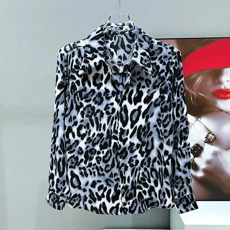 Luxury Leopard Print Long Sleeved Shirt Shoulder Pad Loose Fitting 2025 Turn-down Collar Male Tops Fashion XSDE45