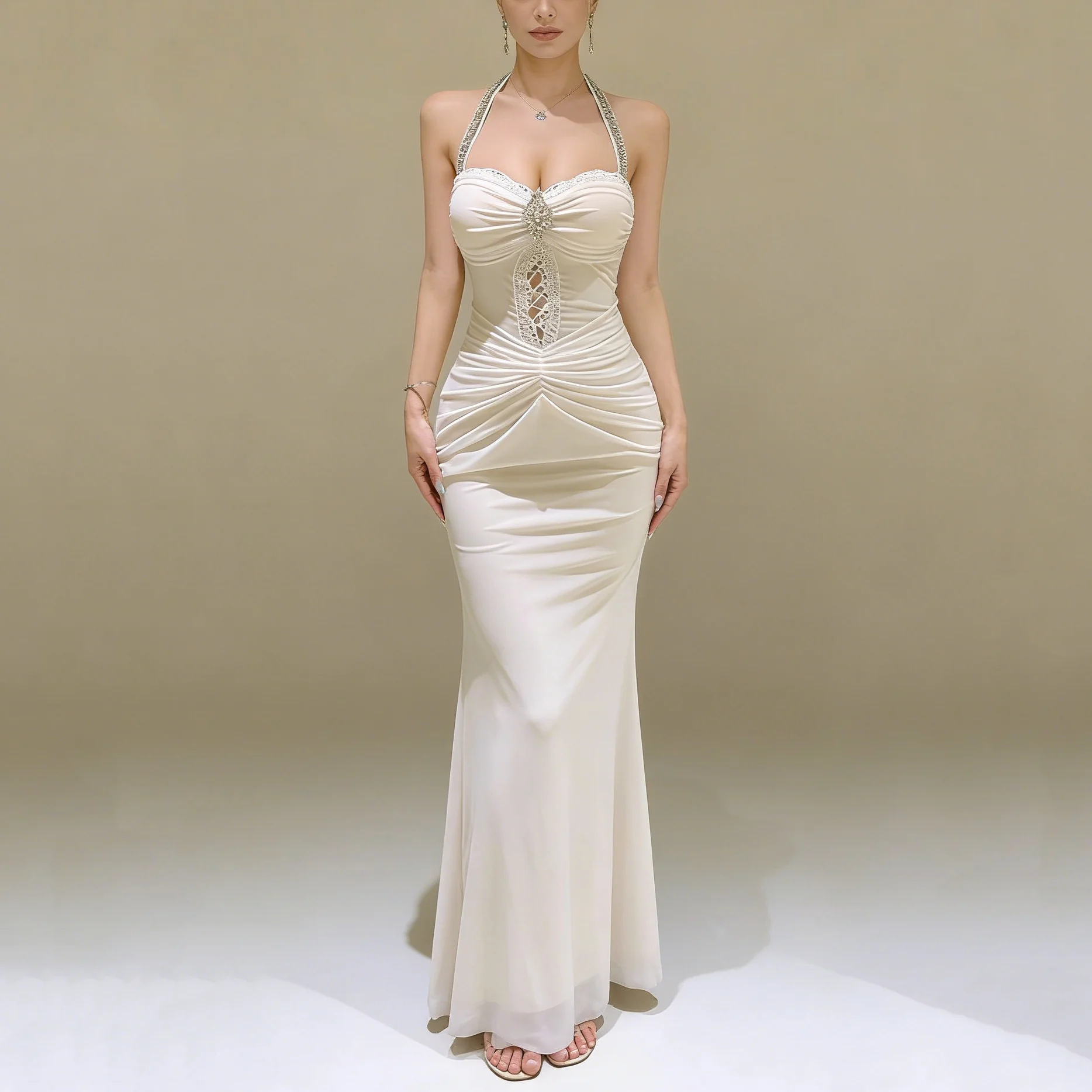 

Элегантное вечернее женское макси-платье CiCi Fashion с вырезом халтер, стразами, кружевными вставками и драпировкой на талии, облегающий силуэт
