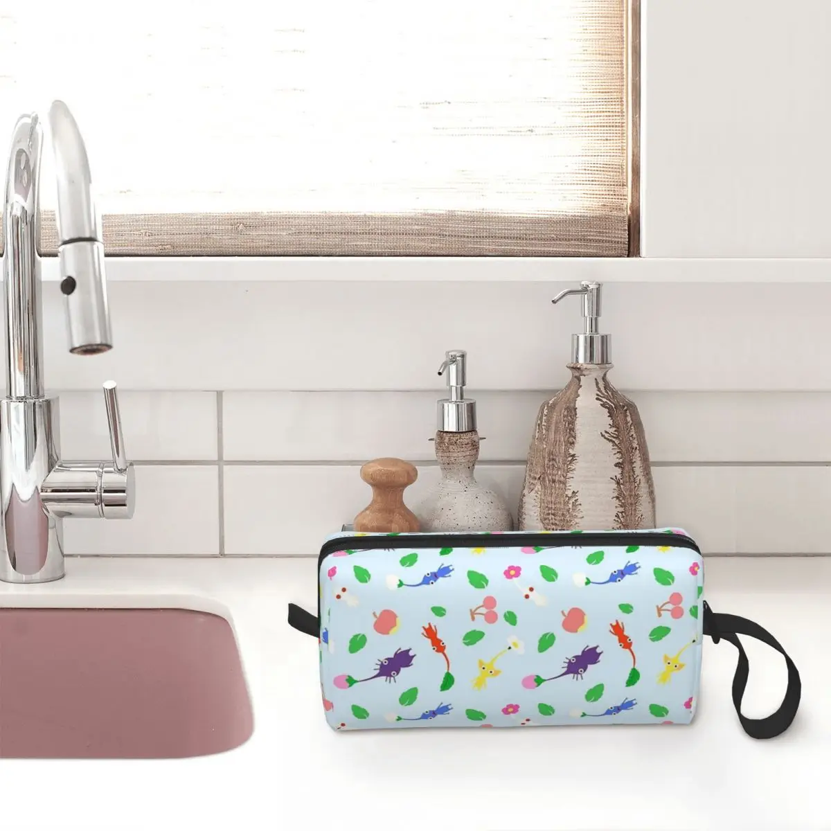 Cute Pikmin Pattern Blue Makeup Bag para mulheres, organizador de cosméticos, armazenamento Dopp Kit, higiene pessoal, beleza, viagem, estojo