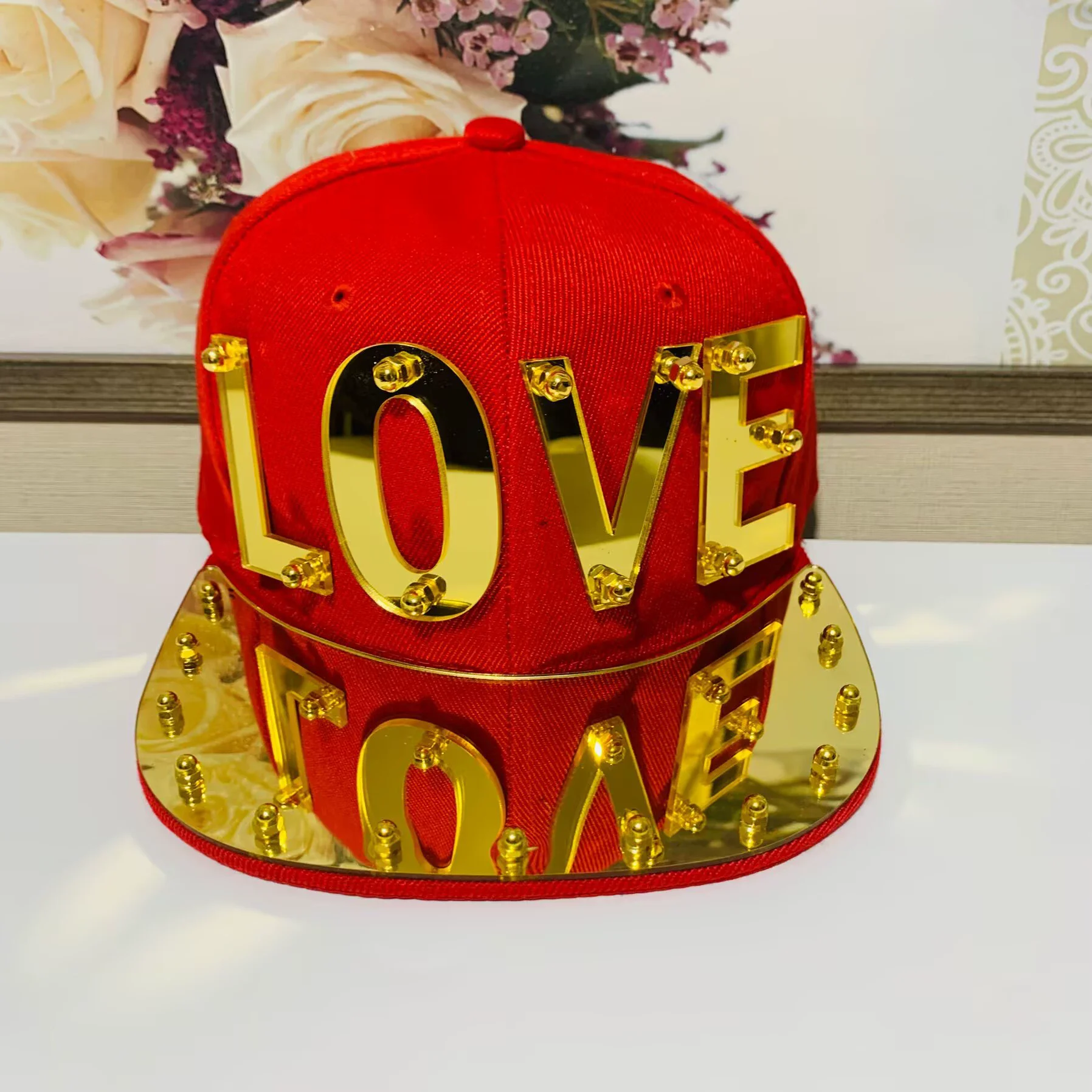 Cappello hip-hop con lettera personalizzata AMORE di strada europea e americana, decorazione a specchio, fatto a mano, per l'industria pesante, prestazioni rock