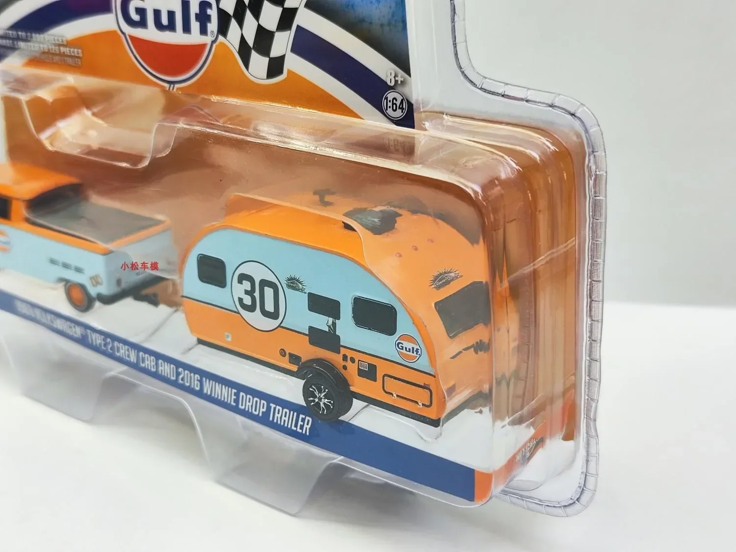 Luz verde 1:64 1968 Volkswagen T2 e reboque WINNIE DROP 2016 #   30 Gulf Oil Gulf Car Model Collection Presente para modelo de carro de brinquedos