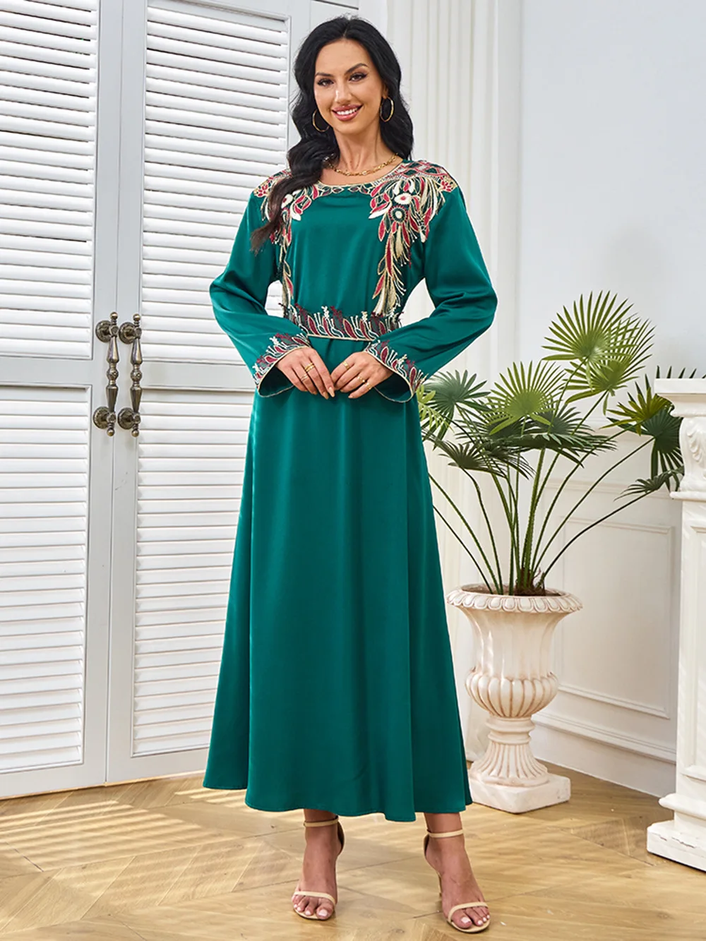 

Middle Eastern Muslim Robe Women's Long Dress Fashion New Party Dress Embroidered Long Dress