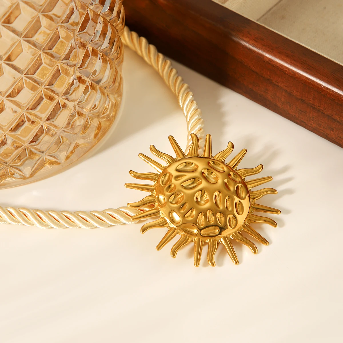 

Huang Chao New Fashion Vintage Sunflower Pendant Women Braided Thick Rope Classic Necklace Party Festival Jewelry Accessories