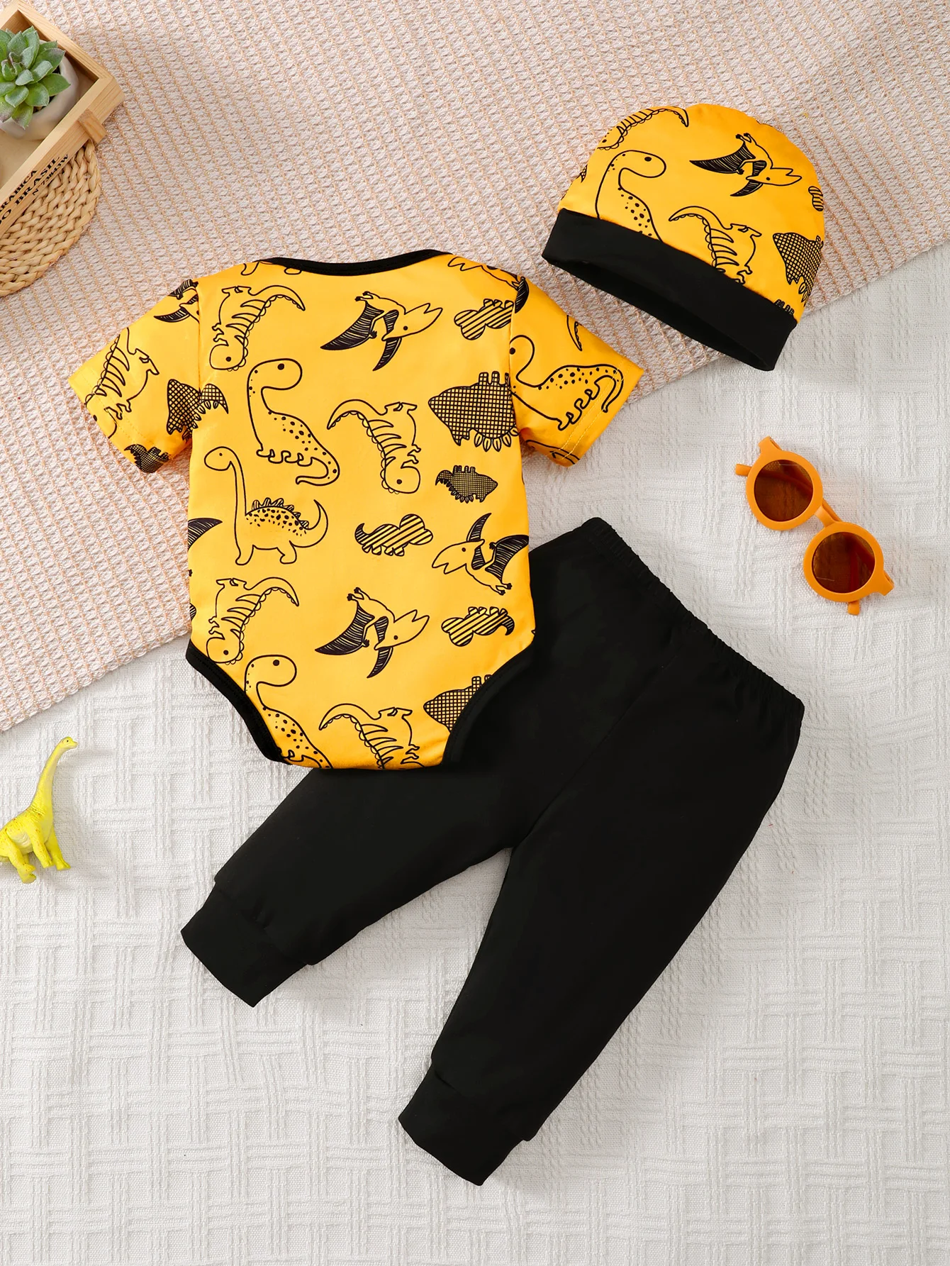 0-18M Summer Baby Boys Casual Three-Piece Yellow Short-Sleeved Cartoon Dinosaur Print Clothes With Black Pants And Cute Hat