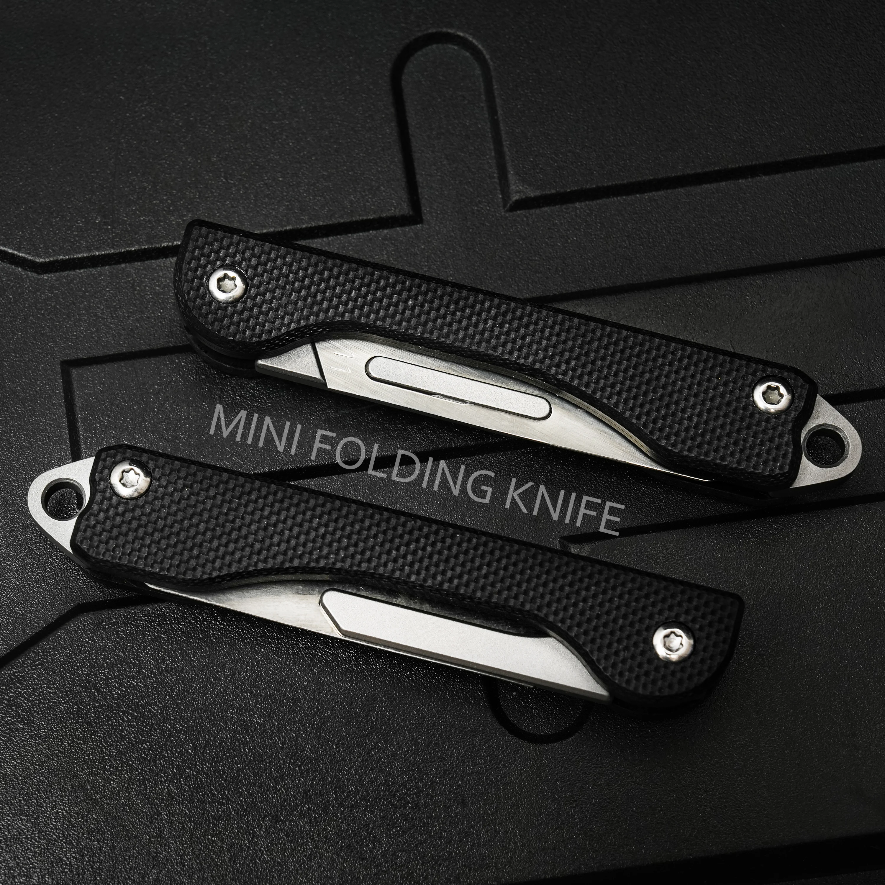 Mini Folding Knife Key Chain Unpacking Cutting Rope Outdoor Pocket Portable EDC Samll Tool With 10pcs Blades