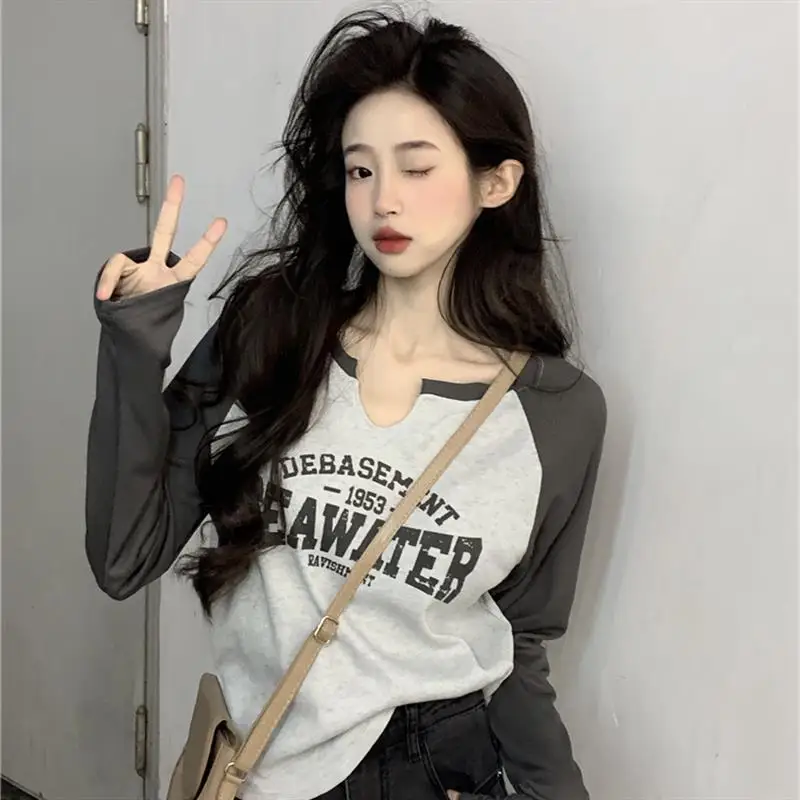 

Женская футболка больших размеров в американском ретро-стиле с V-образным вырезом и принтом, с длинным рукавом, новинка ранней весны, укороченный топ для похудения, 100% хлопок, трикотаж