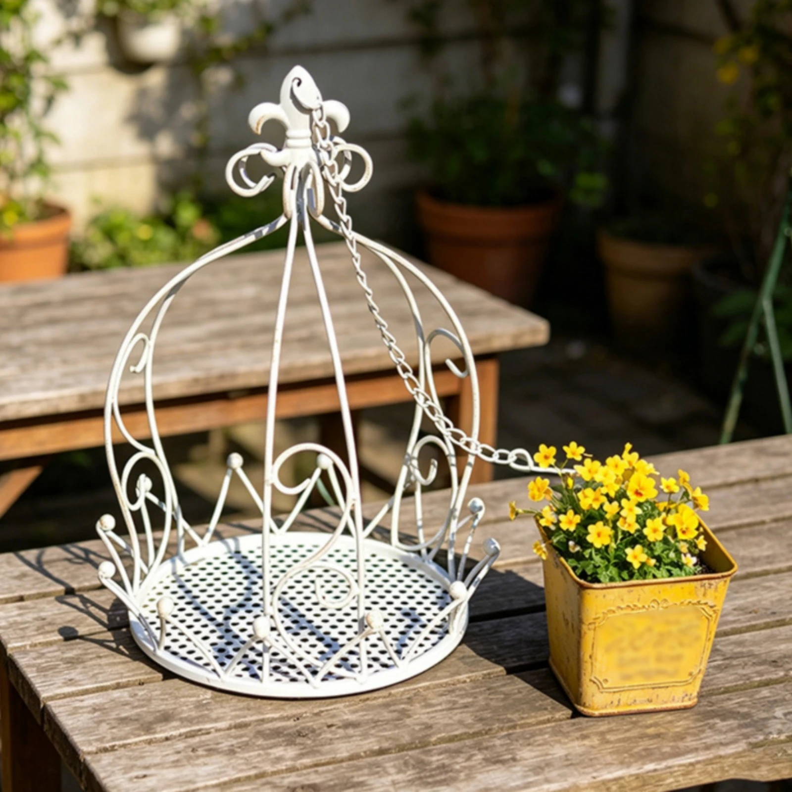 Crown Hanging Planter Outdoor Use Iron Hanging Basket Crown Plant Holder Vintage Garden Decor Rustic for Patio