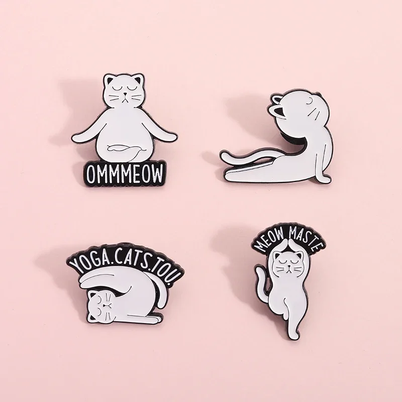 Gato de dibujos animados Yoga Pose esmalte Pin Yoga.Cats.Tou Meow Maste Yoga meditación estado broches solapa insignia joyería regalo al por mayor